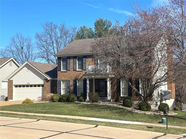 620 McBride Pointe Dr, Ballwin, MO 63011