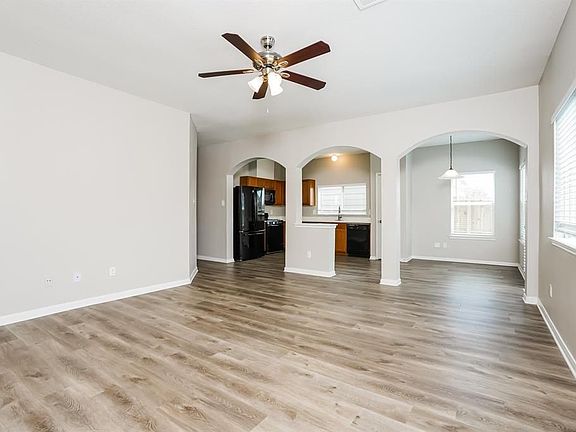5th image of 1611 Claremont Garden Cir
