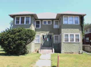842 6th Ave S, Clinton, IA 52732