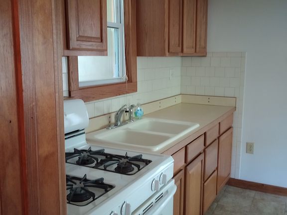 4th image of 439 Fairchild Ave #A