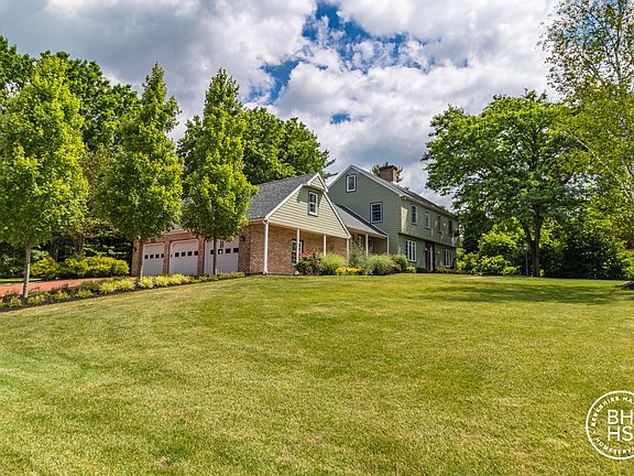 2nd image of 2821 Lincoln Drive Ext