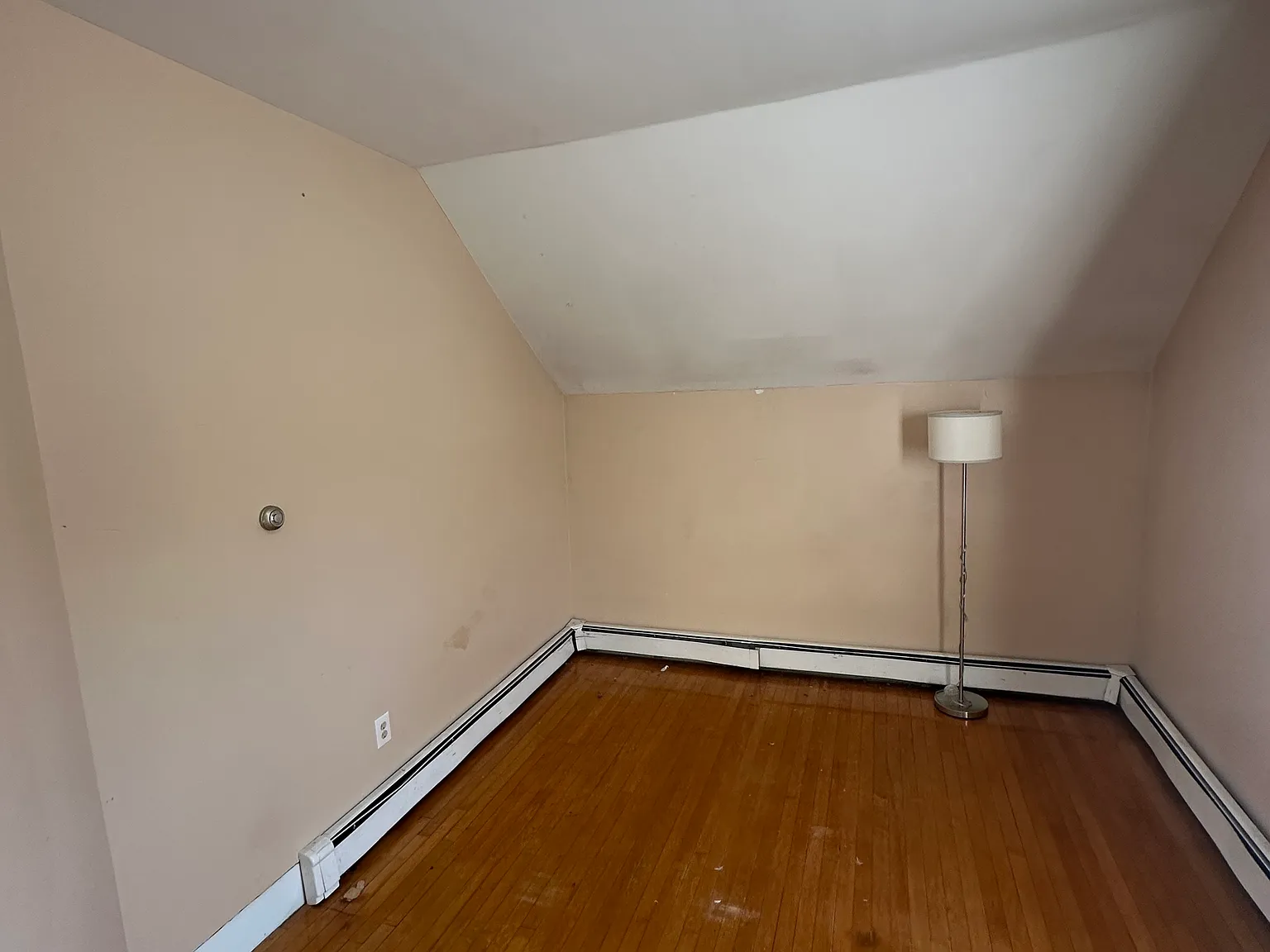 4 bed, 1.5 bath, 3000 sqft, $3,000 — Photo 3