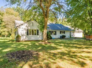 2 Green Ridge Rd, Pittsford, NY 14534