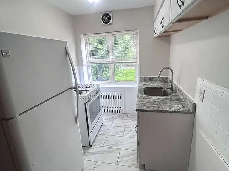 2334 Kemper Ln — Photo 9