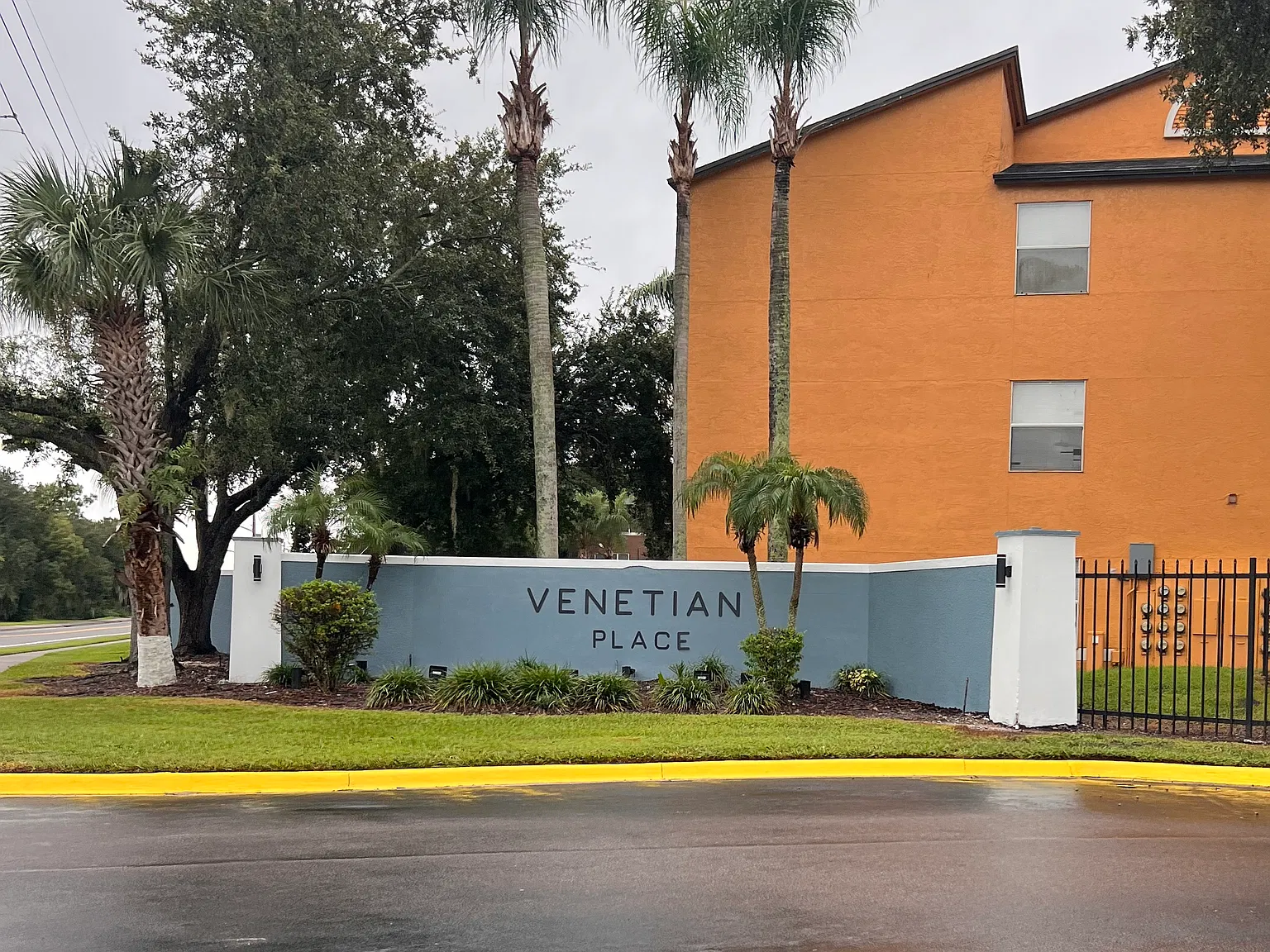 2 bed, 1054 sqft, $1,750 — Photo 3