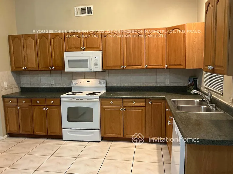 2821 Saffron Dr — Photo 5