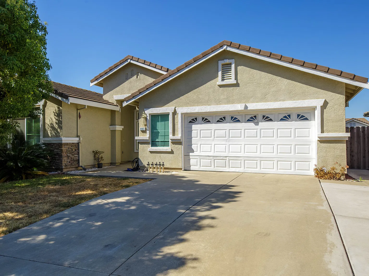 3 bed, 1708 sqft, $3,100 — Photo 2
