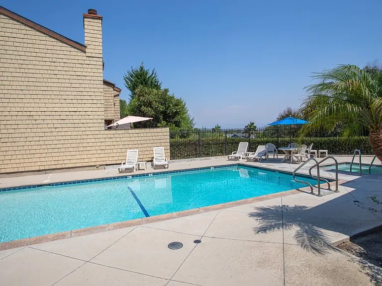 Valley View Ct — Photo 26