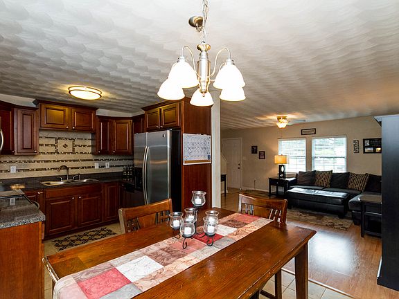2nd image of 1901 S Lakeland Dr