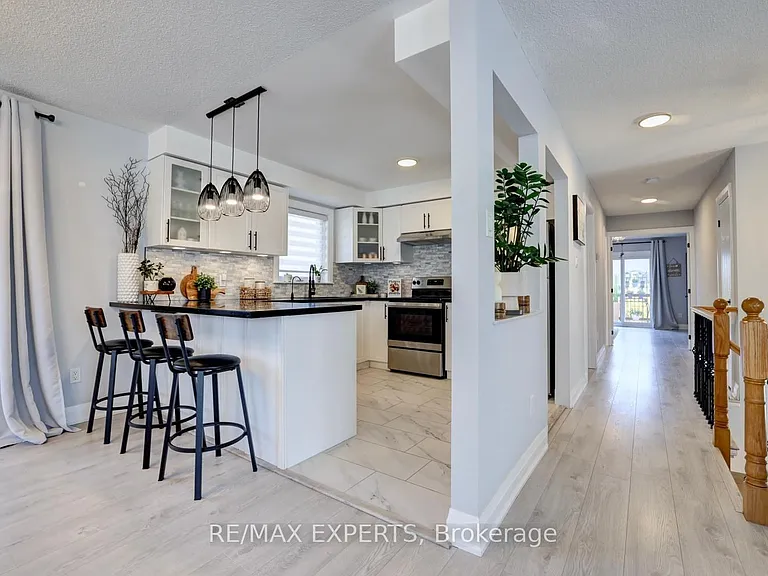 72 Donald Cres — Photo 18