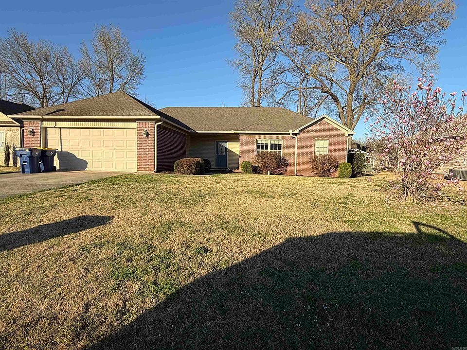 1st image of 23 Trinity Dr