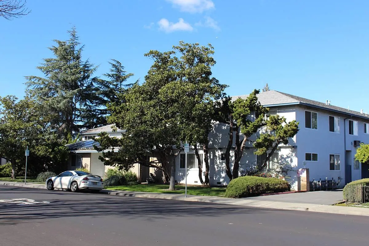 2 bed, 849 sqft, $2,995 — Photo 1