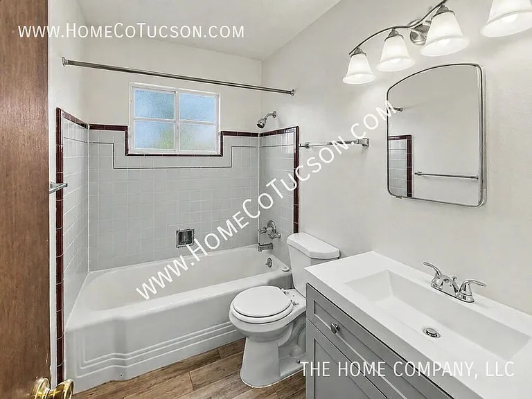 4531 E 8th St — Photo 13