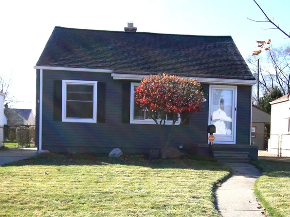 18738 Woodland St, Harper Woods, MI 48225