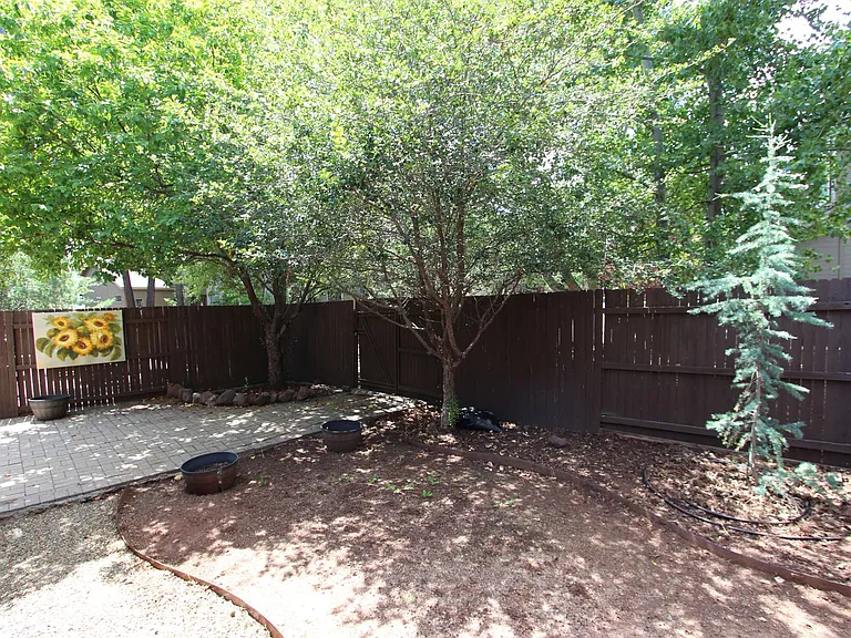 1897 W Camelot Dr — Photo 26
