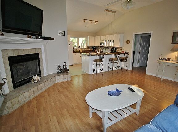 3rd image of 435 Hagley Dr