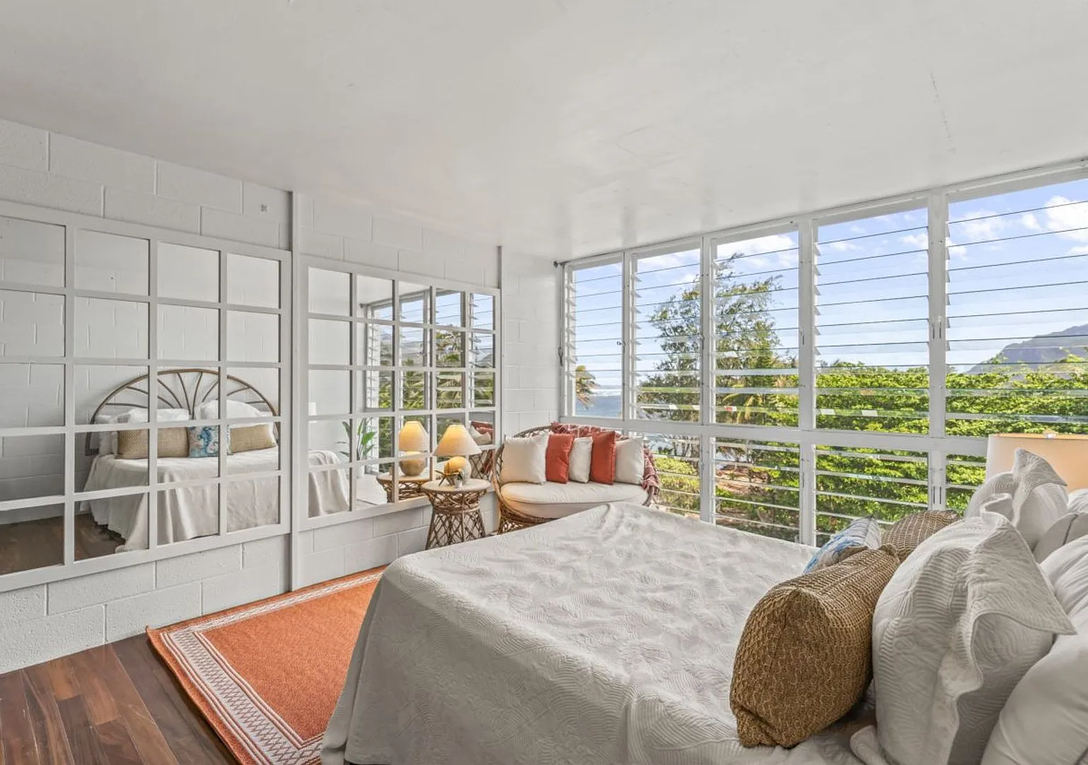 Oceanfront Studio Available September 1st ( unfurnished ) — Photo 2