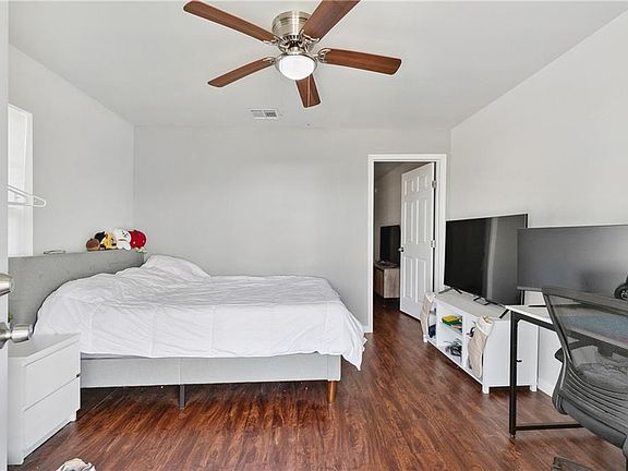 2nd image of 5128-30 S Oak Dr