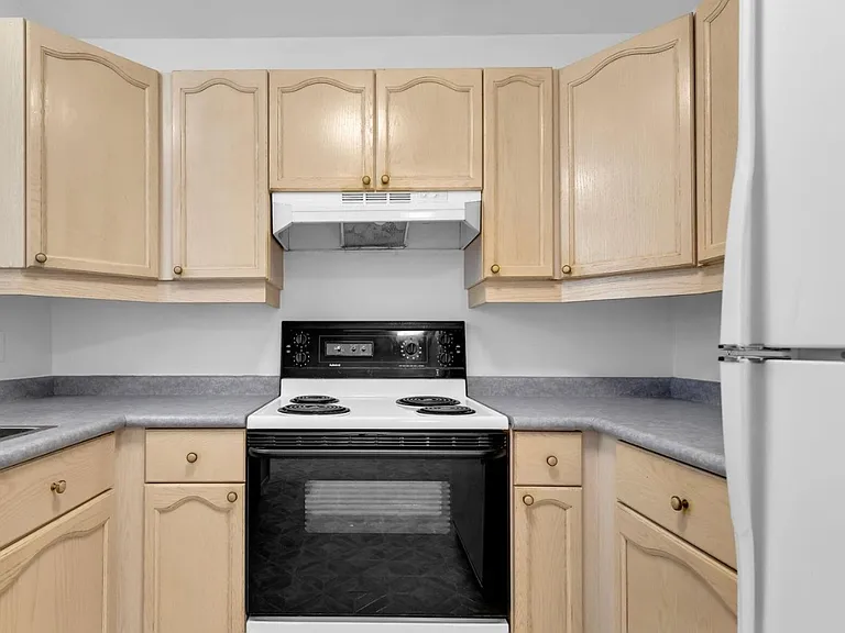 50 Chapman Ct #14 — Photo 16