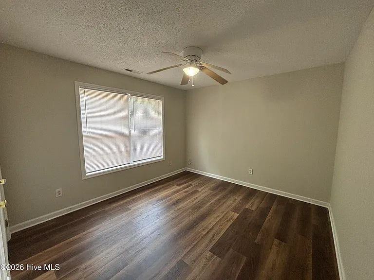 805 N Sycamore St — Photo 6