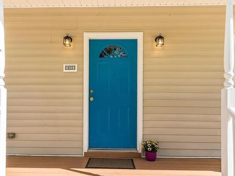 605 Primitive St — Photo 2