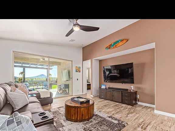 2nd image of 611 E Balao Dr