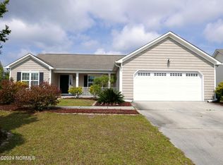 417 Amaryllis Ln, Holly Ridge, NC 28445