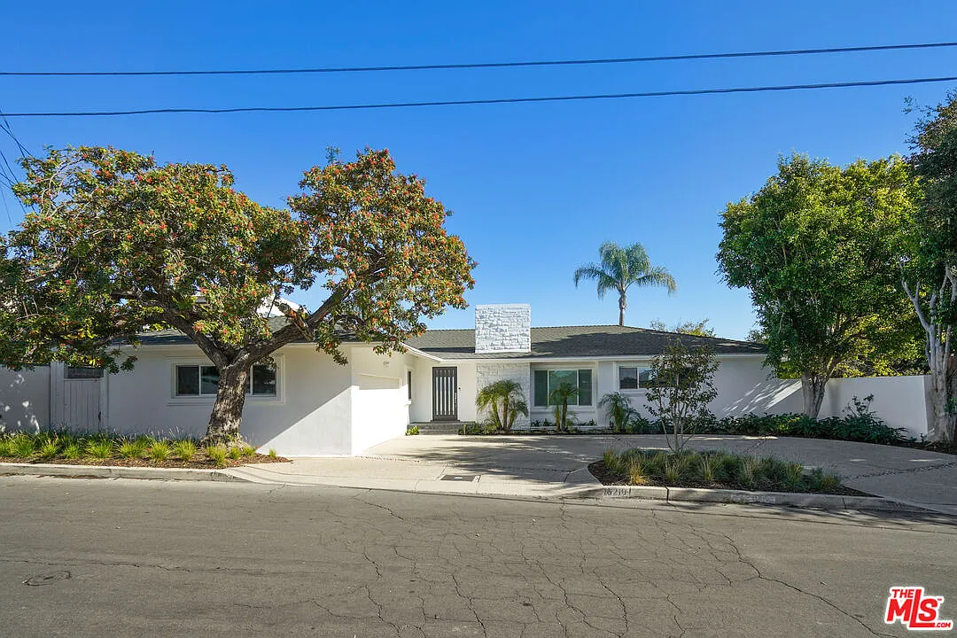 3 bed, 3.0 bath, 1958 sqft, $9,850 — Photo 3