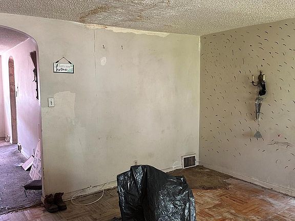 5th image of 6825 E Roosevelt Blvd