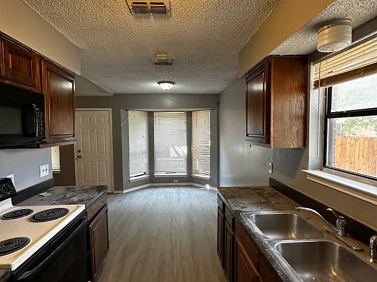 400 Allison Ln — Photo 12