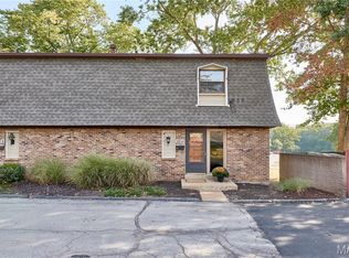 221 Braeshire Dr APT A, Ballwin, MO 63021