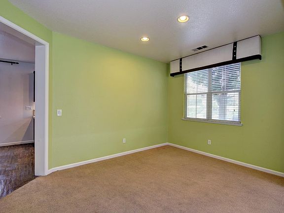 4th image of 110 Adobe Ct