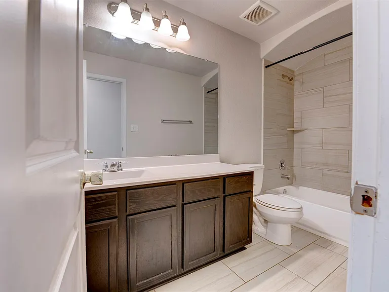 4542 Medrano Trl — Photo 32