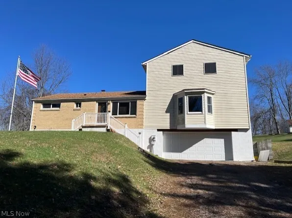 101 Westlake Ln, New Cumberland, WV 26047