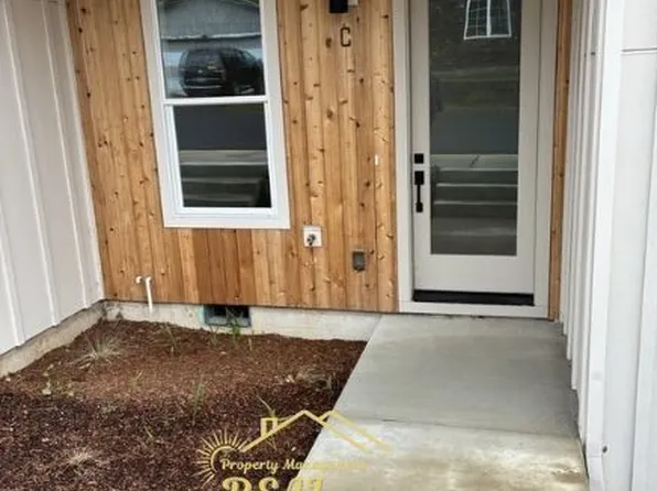 305 Southeast Jetty Avenue