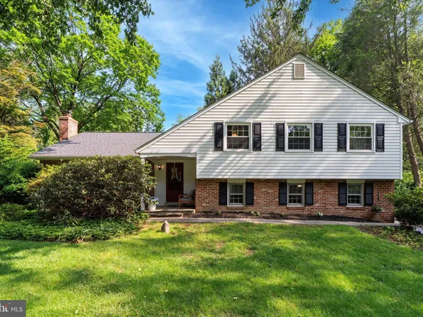 10 W Possum Hollow Rd, Wallingford, PA 19086