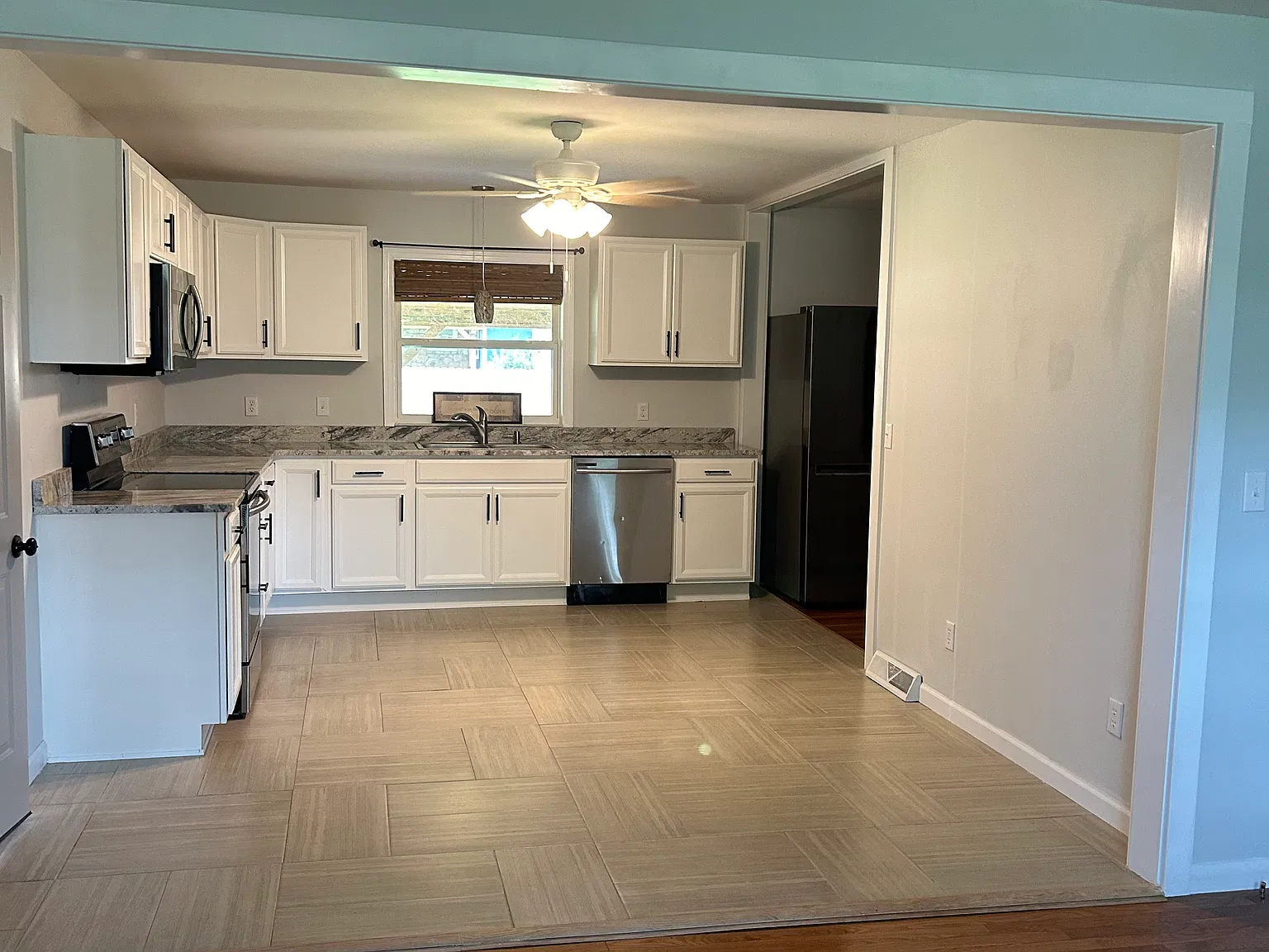 3 bed, 1479 sqft, $2,000 — Photo 3