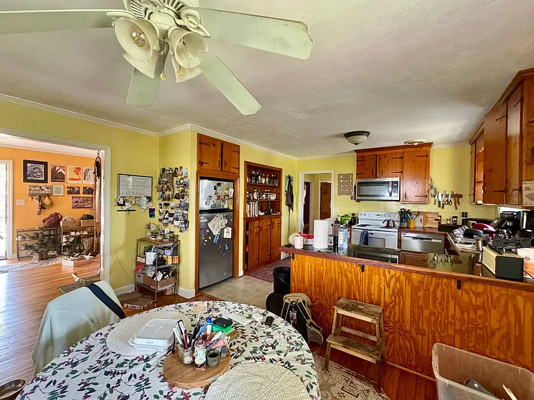 410 S Greensboro St — Photo 7