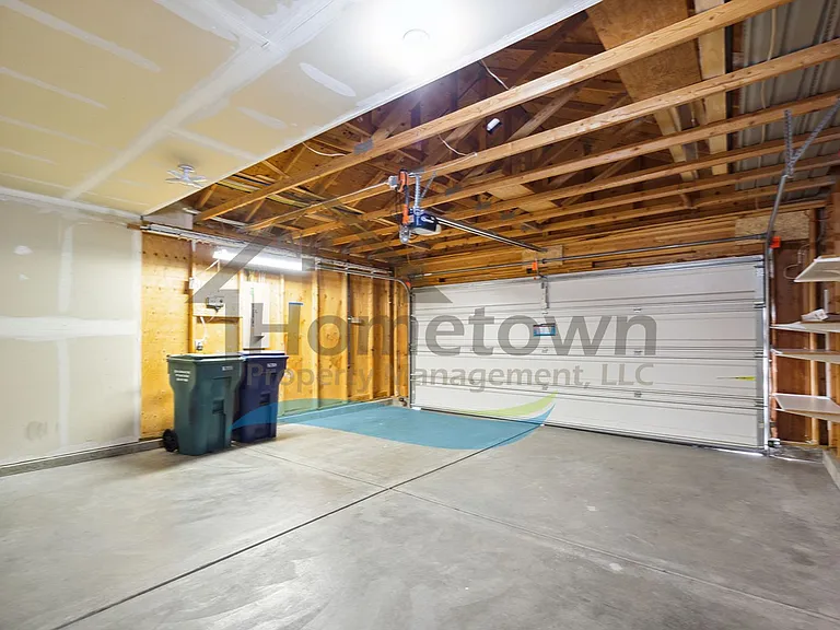 7358 N Aaron St — Photo 34
