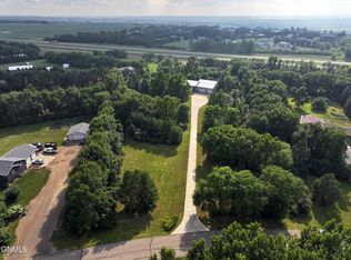 10750 Rushmore Rd, Bismarck, ND 58503