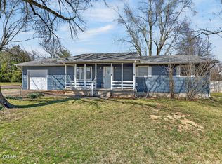 124 Circle Dr, Monett, MO 65708