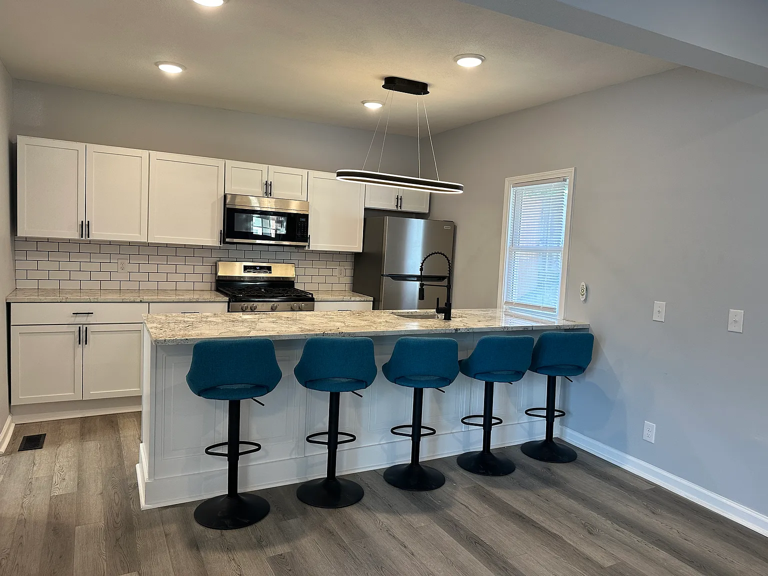 3 bed, 1253 sqft, $1,995 — Photo 2