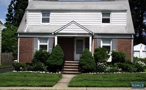1st image of 17-27 11th St