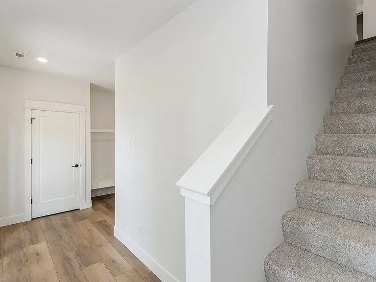 1732 Barber St SW — Photo 3