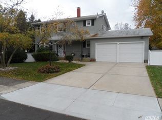 55 Mary Ave, Ronkonkoma, NY 11779