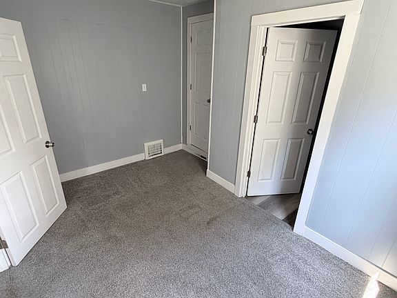 5th image of 913 Dayton St