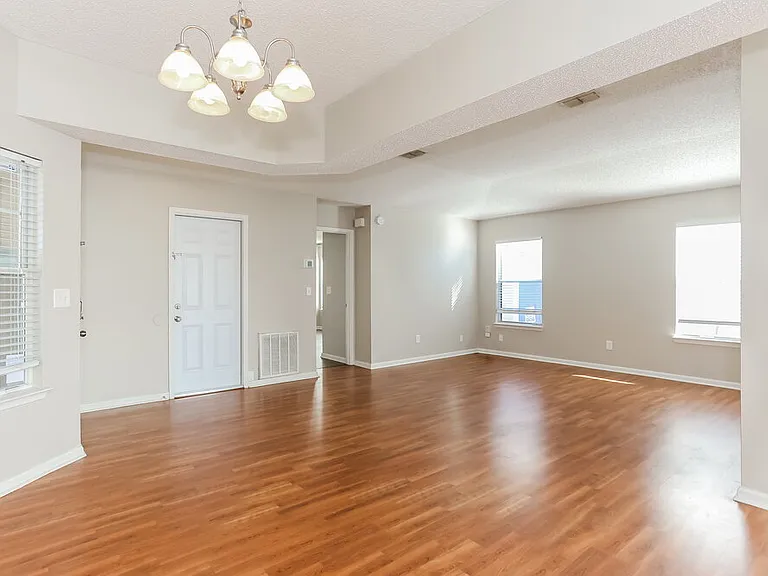 12327 Sondra Cove Ct — Photo 4