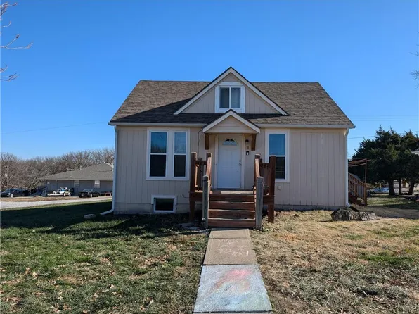 3 N Mulberry St, Louisburg, KS 66053