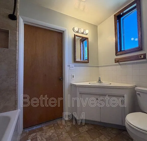 204 N Main St — Photo 7