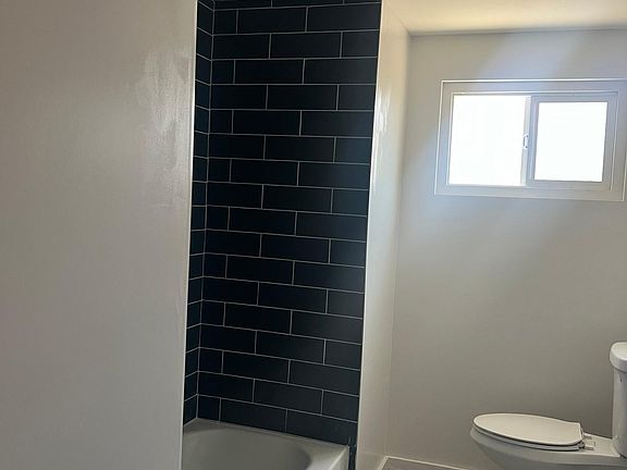5th image of 10905 Condon Ave